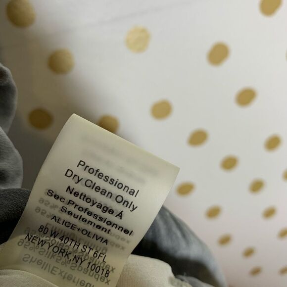 Alice + olivia gray silk one shoulder top XS - Picture 4 of 6